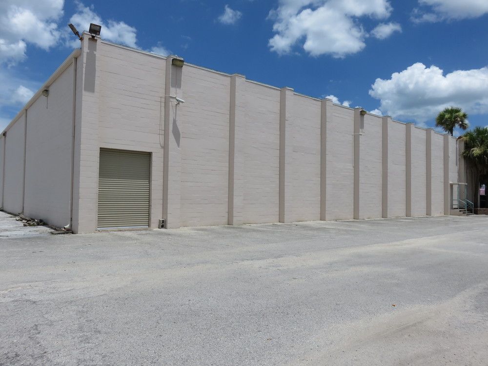 Freestanding Building on Lit Corner: 660 Mason Avenue, Daytona Beach, FL 32117